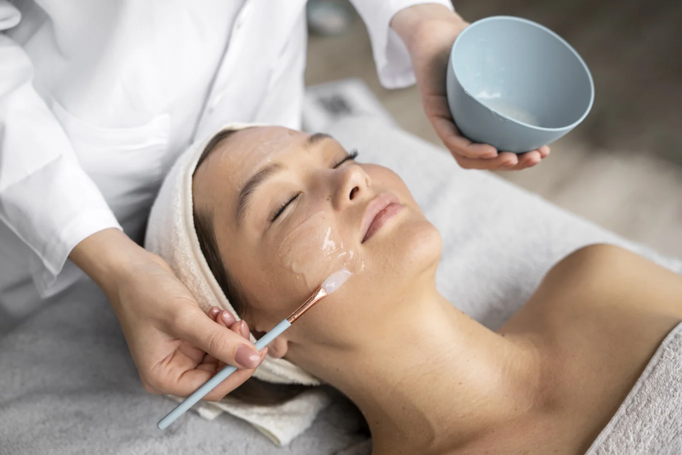woman-getting-chemical-peel-at-a-clicnic